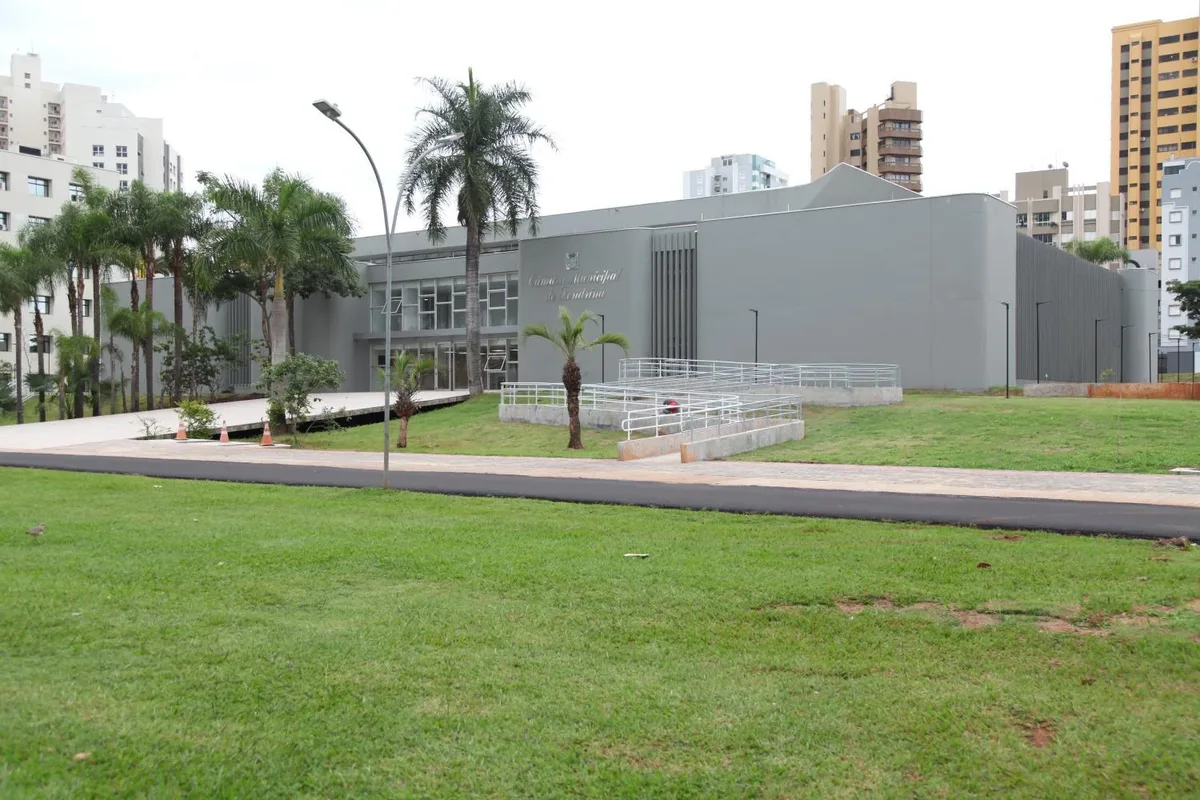 Comissão Processante recomenda cassação de Anne Ada e caso segue para votação na Câmara de Londrina