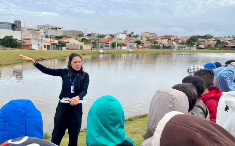 Alunos participam de vivência ambiental e ajudam na recuperação do Lago Dom Pedro Zilli