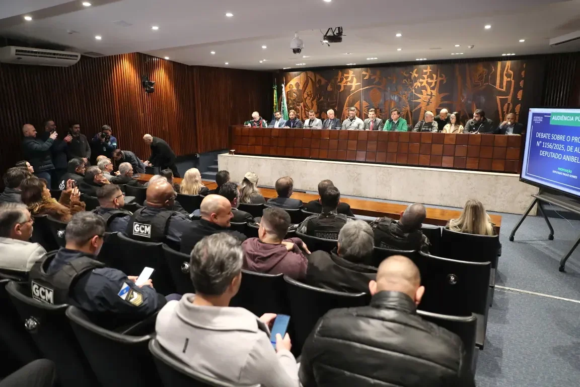 Projeto que libera venda de bebidas alcoólicas em estádios do Paraná divide opiniões em audiência pública na ALEP