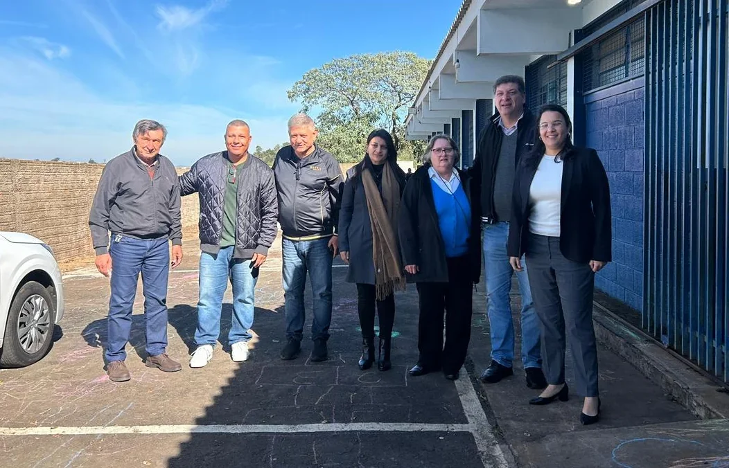 Escola Municipal Gino Azzolini recebe reforço de materiais esportivos para atividades com alunos