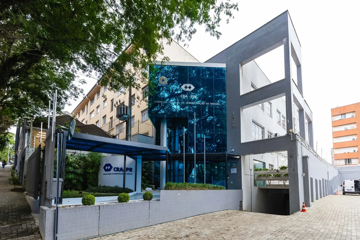CRA-PR abre concurso com salários de até R$ 8 mil e inscrições até julho