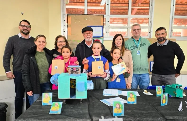 Projeto Decola completa um ano e destaca criatividade de alunos em feira de sustentabilidade