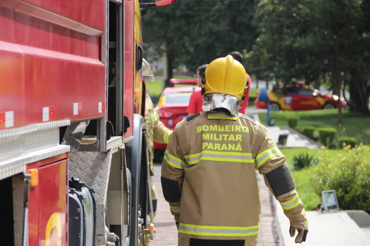 Soltar balão pode dar prisão e causar incêndios, apagões e acidentes, alerta Corpo de Bombeiros