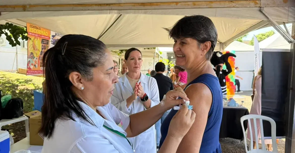 Vacinação contra a gripe chega a quatro pontos de Londrina neste sábado; dose está liberada para todos