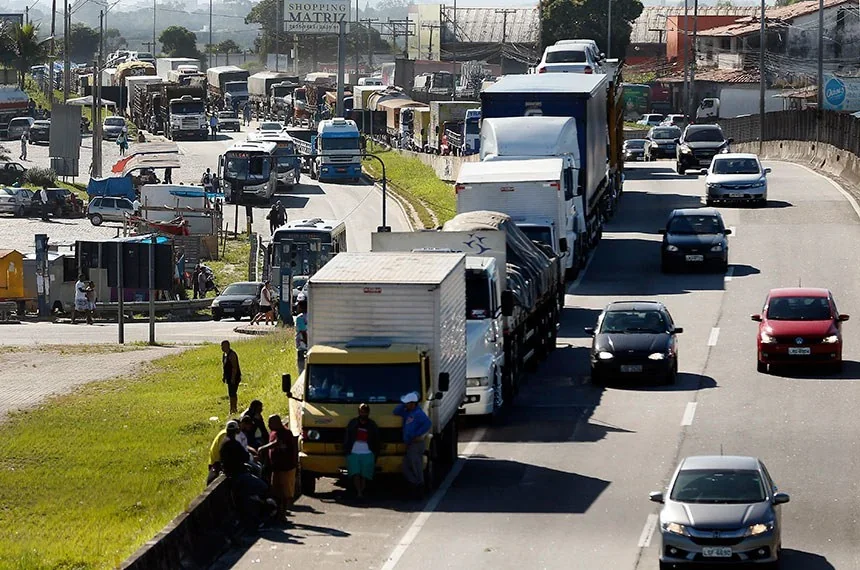 Caminhoneiros ameaçam greve nacional se MP do piso mínimo do frete perder validade no Senado