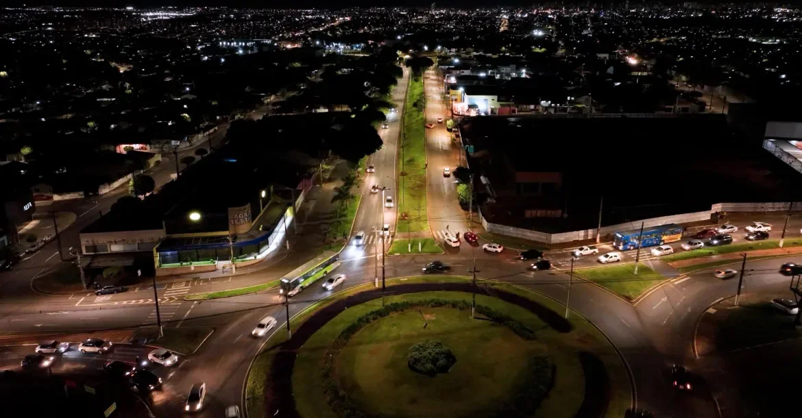 Rodovia Carlos João Strass ganha iluminação e amplia segurança para quem circula pela zona norte de Londrina